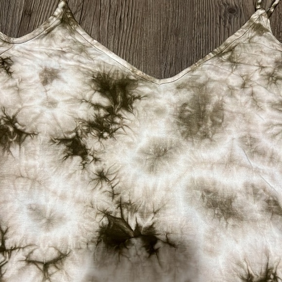 AEO Cold Shoulder Tie-dye Short Sleeve Top Like New - Picture 2 of 6